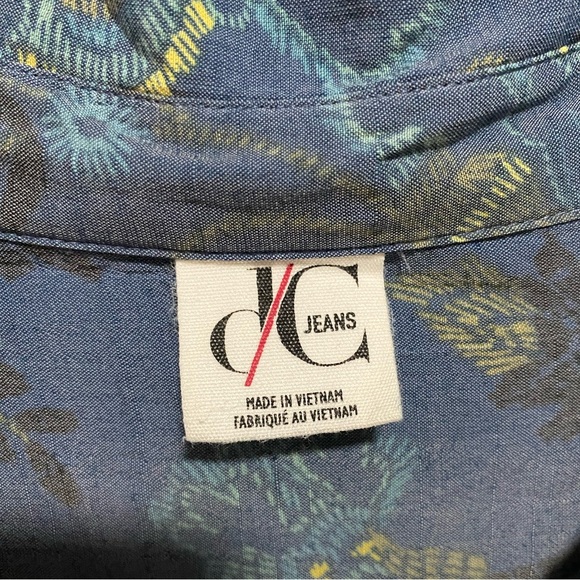 Lovely d/c jeans abstract floral blouse. Size 2X. Long sleeve, button up. - Picture 3 of 7